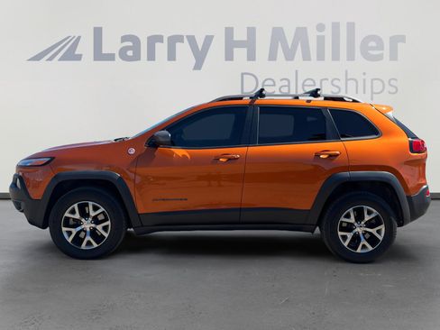 Used 2016 Jeep Cherokee Trailhawk w/ Comfort/Convenience Group image 2
