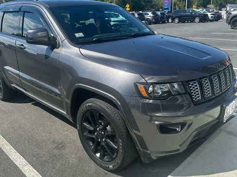 Used 2020 Jeep Grand Cherokee Altitude AWD/4WD image 3