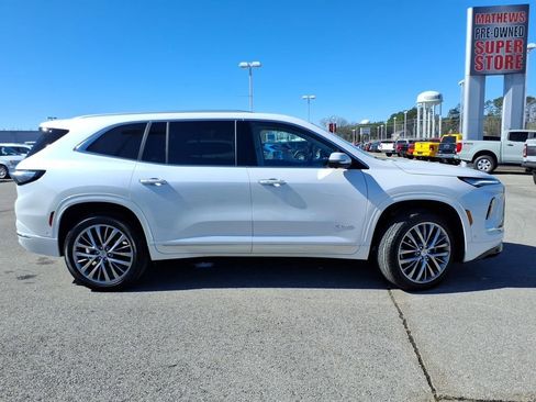 Used 2025 Buick Enclave Avenir w/ Super Cruise Package FWD image 2