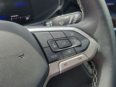 Used 2024 Volkswagen Taos SE image 30