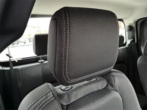 Certified 2025 Nissan Frontier SV image 12