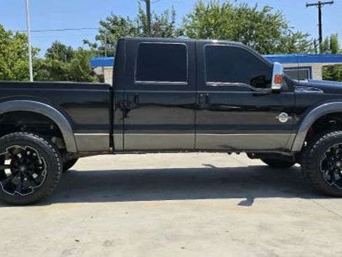 Used 2015 Ford F250 Lariat w/ Lariat Ultimate Package image 3