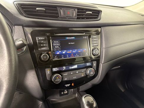 Used 2020 Nissan Rogue SV AWD/4WD image 14