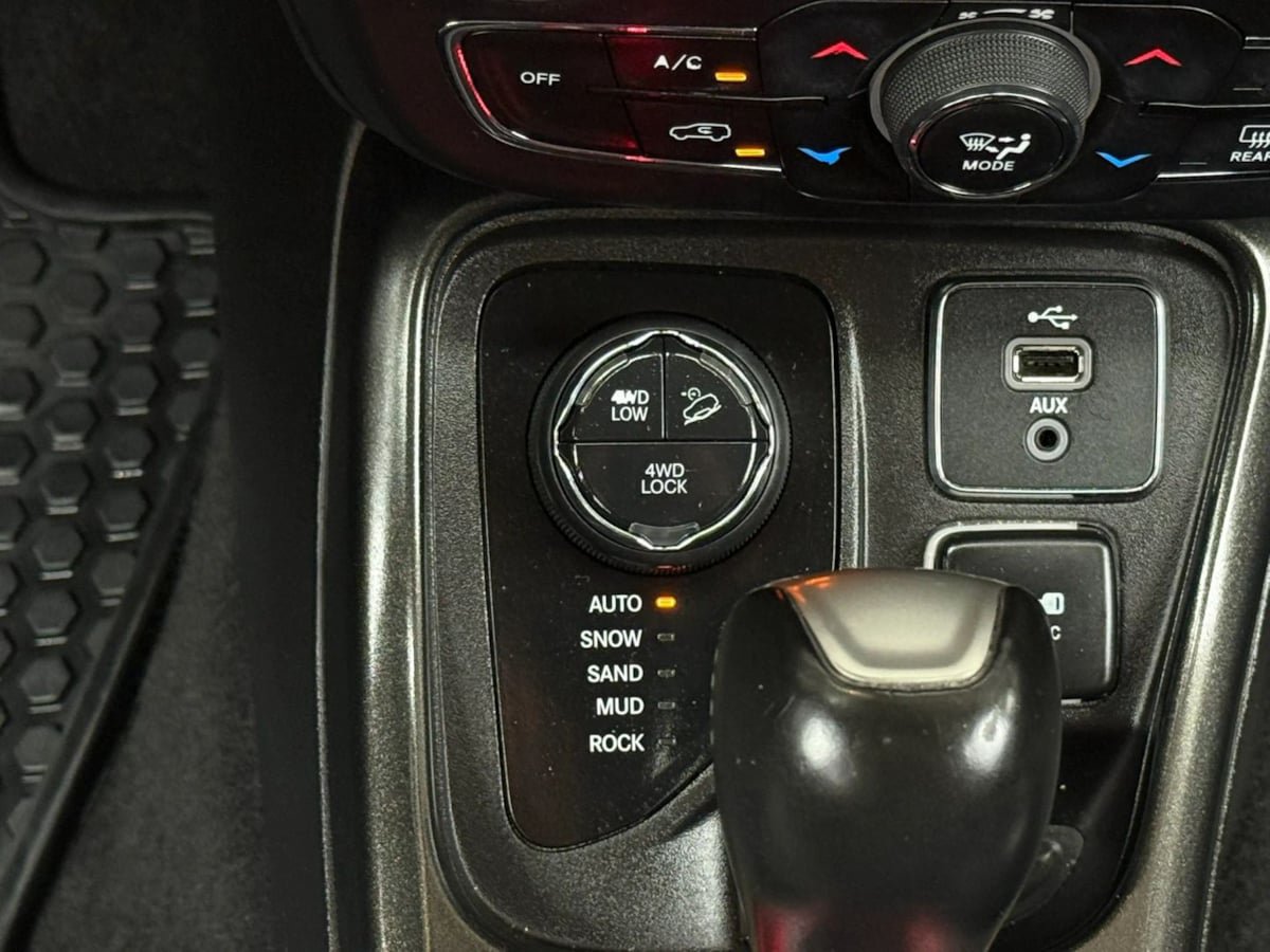 Used 2019 Jeep Compass Trailhawk w/ Leather Interior Group AWD/4WD image 49
