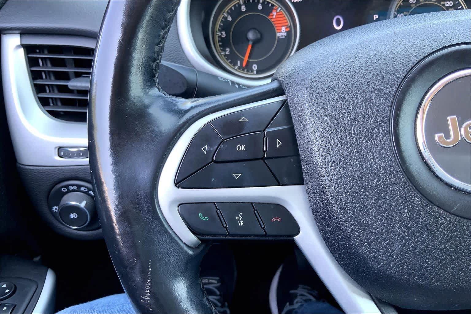Used 2018 Jeep Cherokee Trailhawk w/ Comfort/Convenience Group AWD/4WD image 24