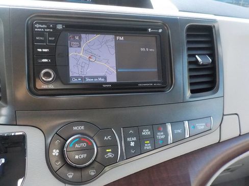 Used 2014 Toyota Sienna XLE AWD/4WD image 23