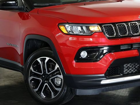 Used 2023 Jeep Compass Limited AWD/4WD image 8