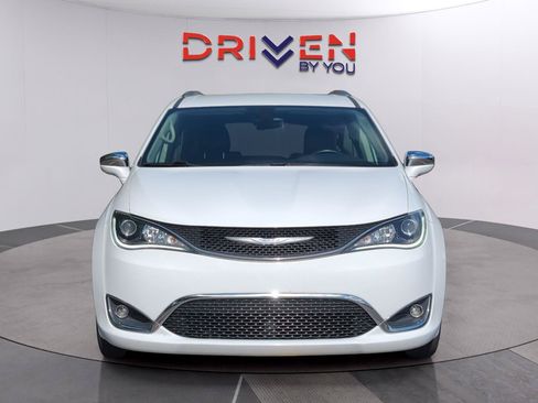 Used 2018 Chrysler Pacifica Limited FWD image 8