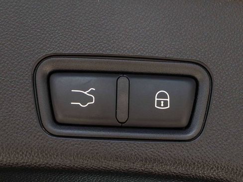 Used 2023 Maserati Grecale Modena AWD/4WD image 35