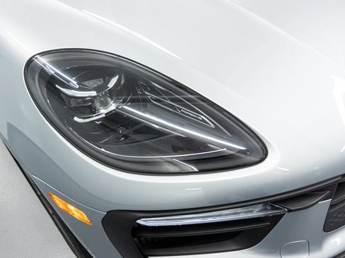 Used 2022 Porsche Macan S w/ Premium Package Plus AWD/4WD image 11