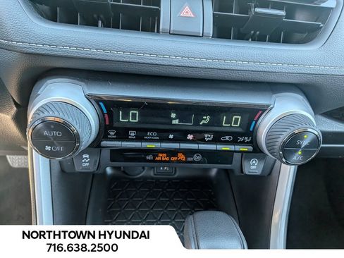 Used 2025 Toyota RAV4 XLE AWD/4WD image 17