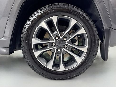 Used 2022 Jeep Grand Cherokee Overland w/ Advanced Protech Group III AWD/4WD image 8