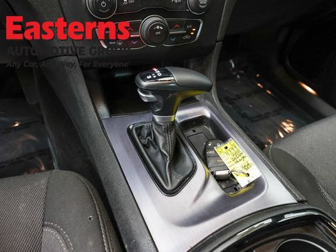 Used 2018 Dodge Charger SXT w/ Blacktop Package RWD image 12