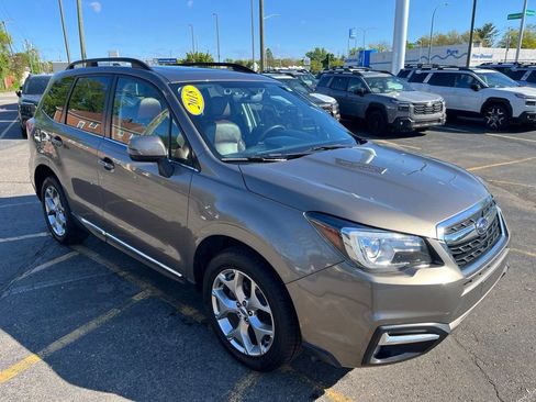 Used 2018 Subaru Forester 2.5i Touring AWD/4WD image 2