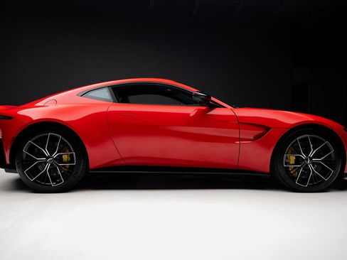 Used 2023 Aston Martin V8 Vantage Coupe RWD image 34