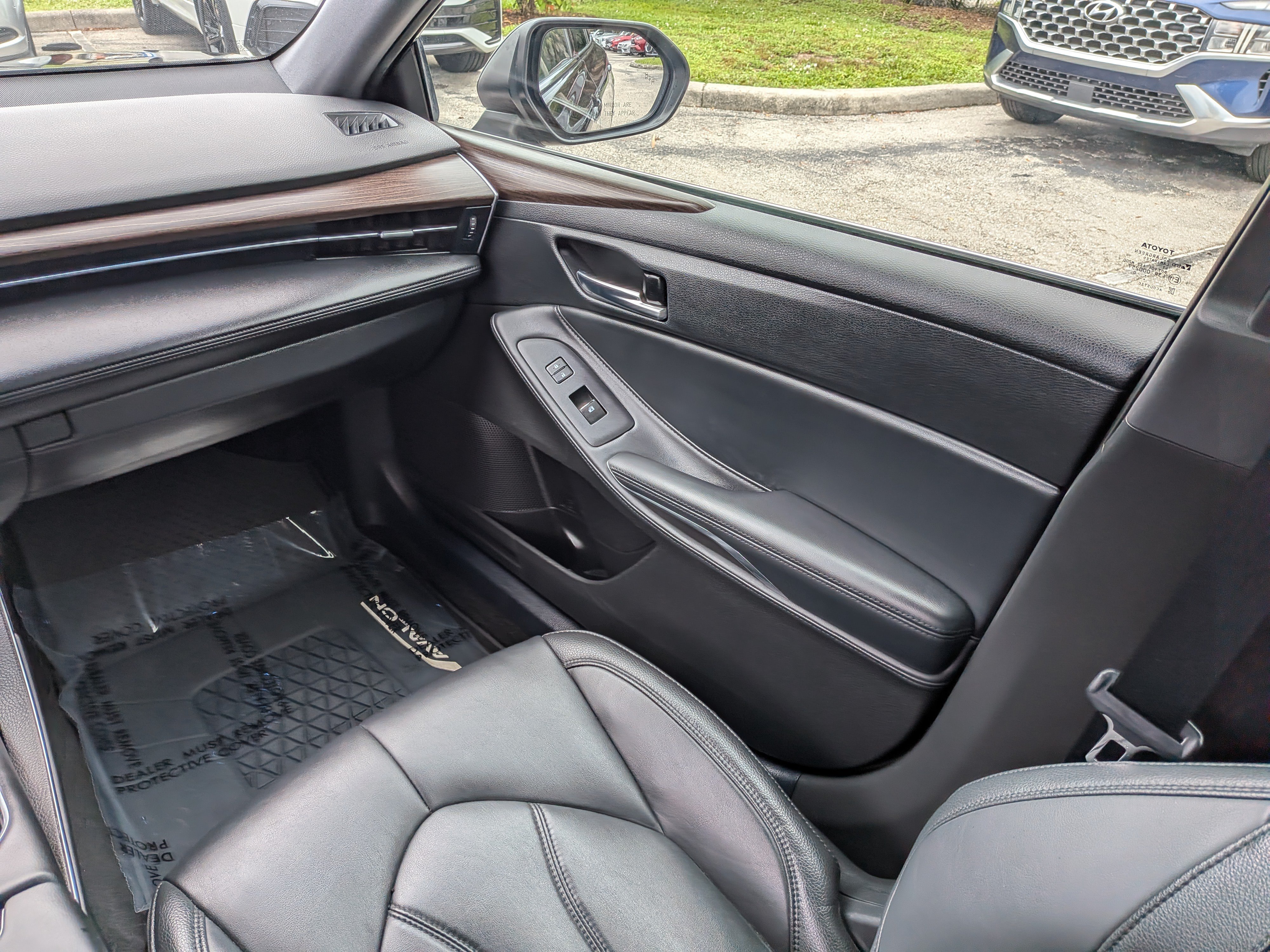 Used 2021 Toyota Avalon XLE w/ Moonroof Package FWD image 17