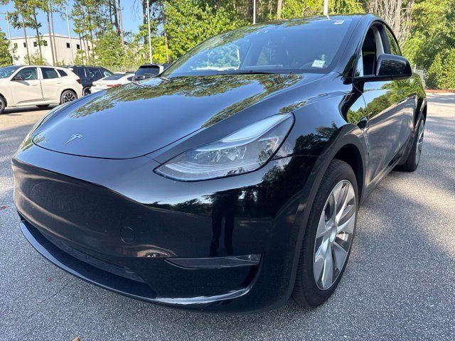 Used 2024 Tesla Model Y Long Range AWD/4WD image 1