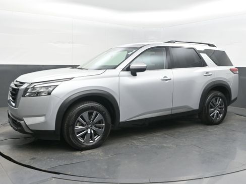 Used 2024 Nissan Pathfinder SV FWD image 4