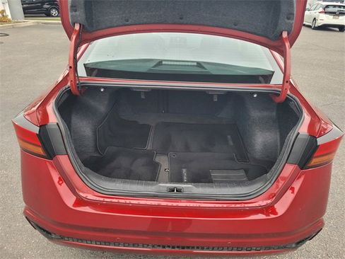 Used 2024 Nissan Altima 2.5 SV image 11