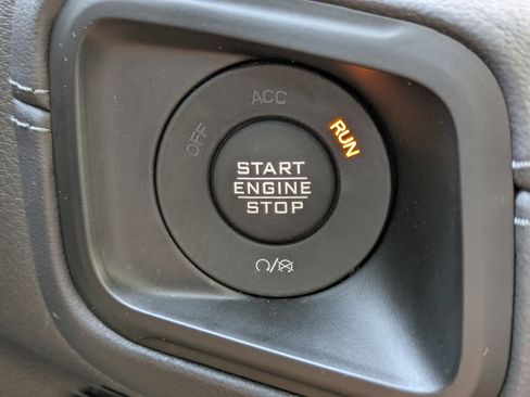 Used 2025 Jeep Wrangler Unlimited Sahara AWD/4WD image 24