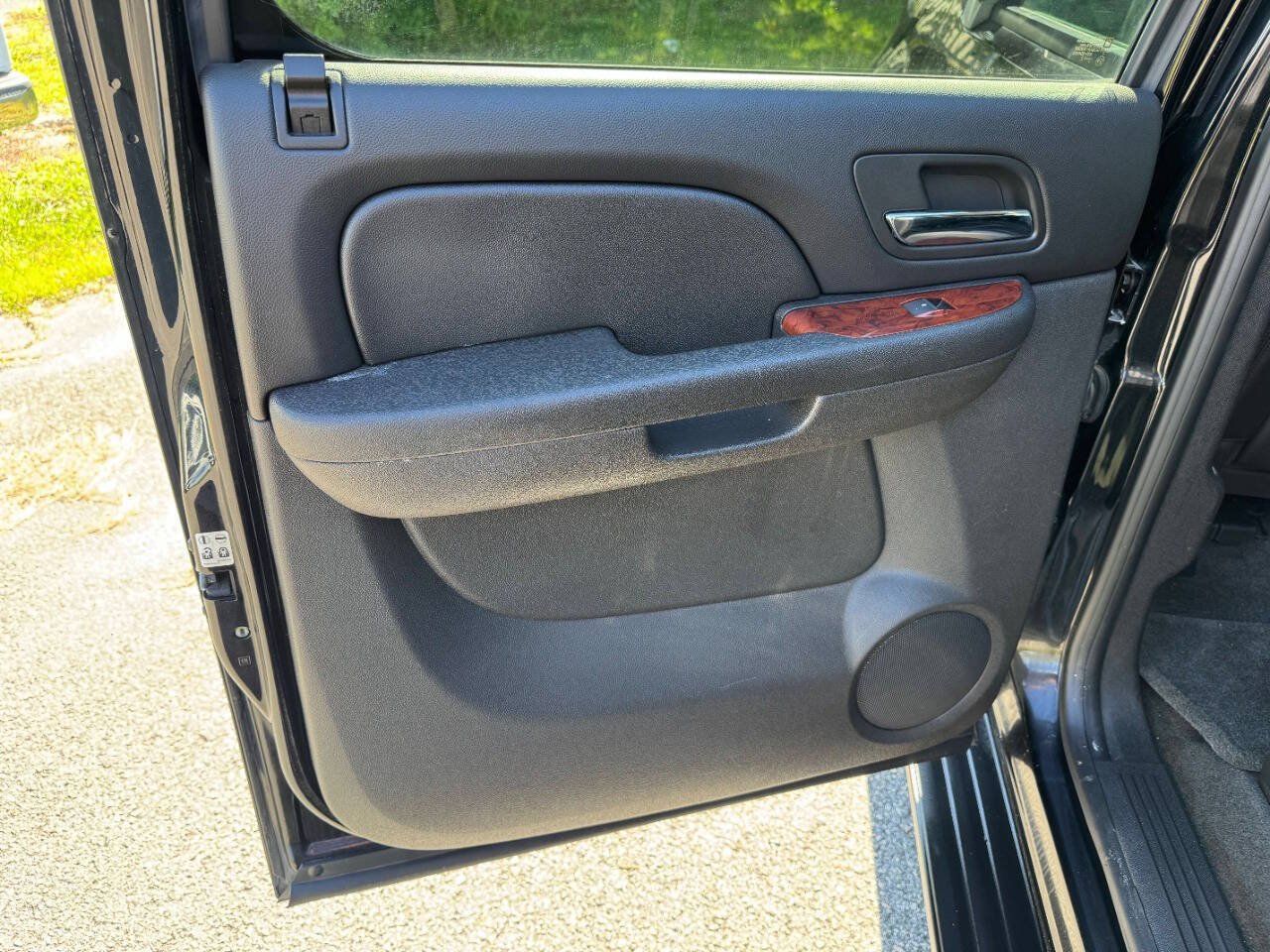 Used 2011 Chevrolet Avalanche LT w/ Regional Value Package RWD image 36