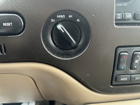 Used 2004 Ford Expedition Eddie Bauer image 11