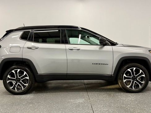 Used 2022 Jeep Compass Limited image 3