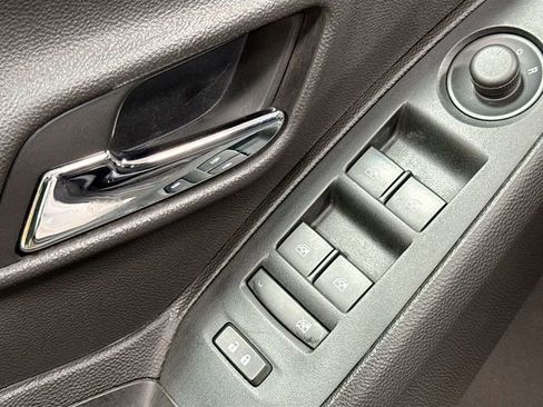 Used 2018 Chevrolet Trax LS image 17