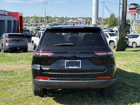 Used 2023 Jeep Grand Cherokee Altitude AWD/4WD image 19