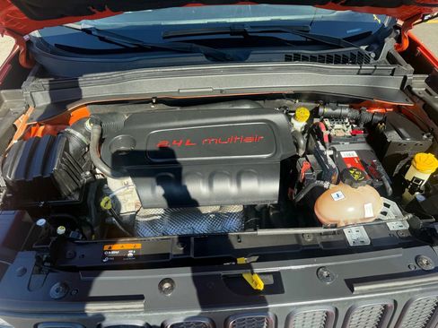 Used 2016 Jeep Renegade Trailhawk w/ Premium Trailhawk Package image 28