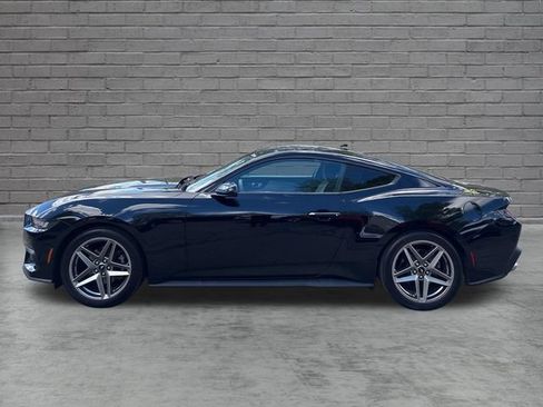 Used 2024 Ford Mustang Coupe RWD image 4