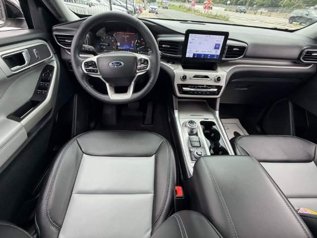 Used 2024 Ford Explorer XLT w/ Equipment Group 202A AWD/4WD image 15