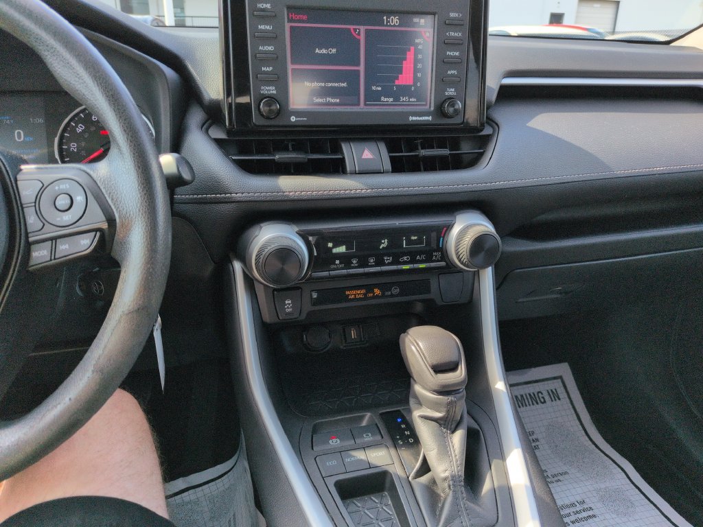 Used 2022 Toyota RAV4 LE FWD image 17