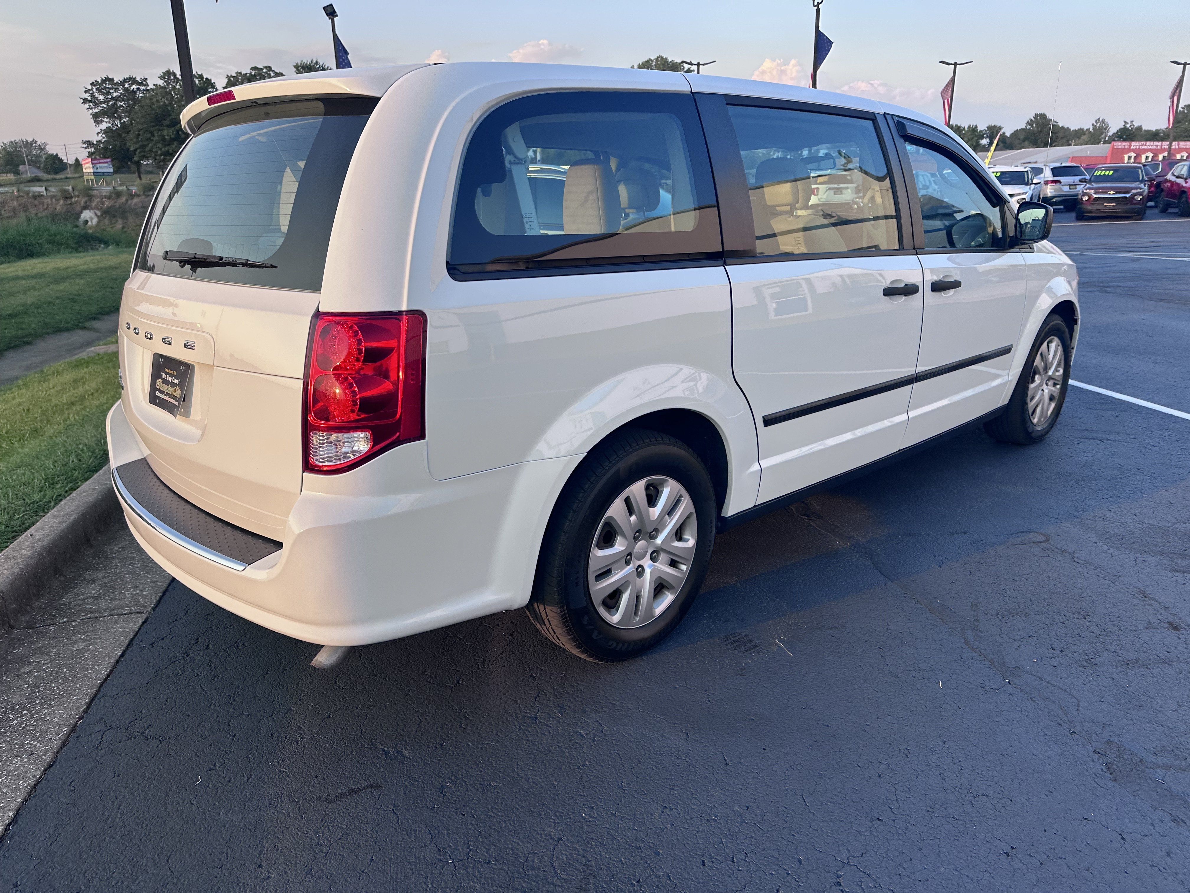 Used 2015 Dodge Grand Caravan American Value Package FWD image 9