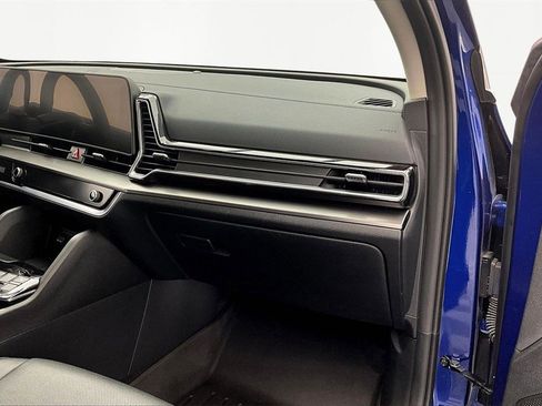 Used 2024 Kia Sportage EX image 17