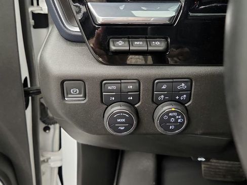 Used 2024 Chevrolet Silverado 1500 High Country w/ Technology Package image 28