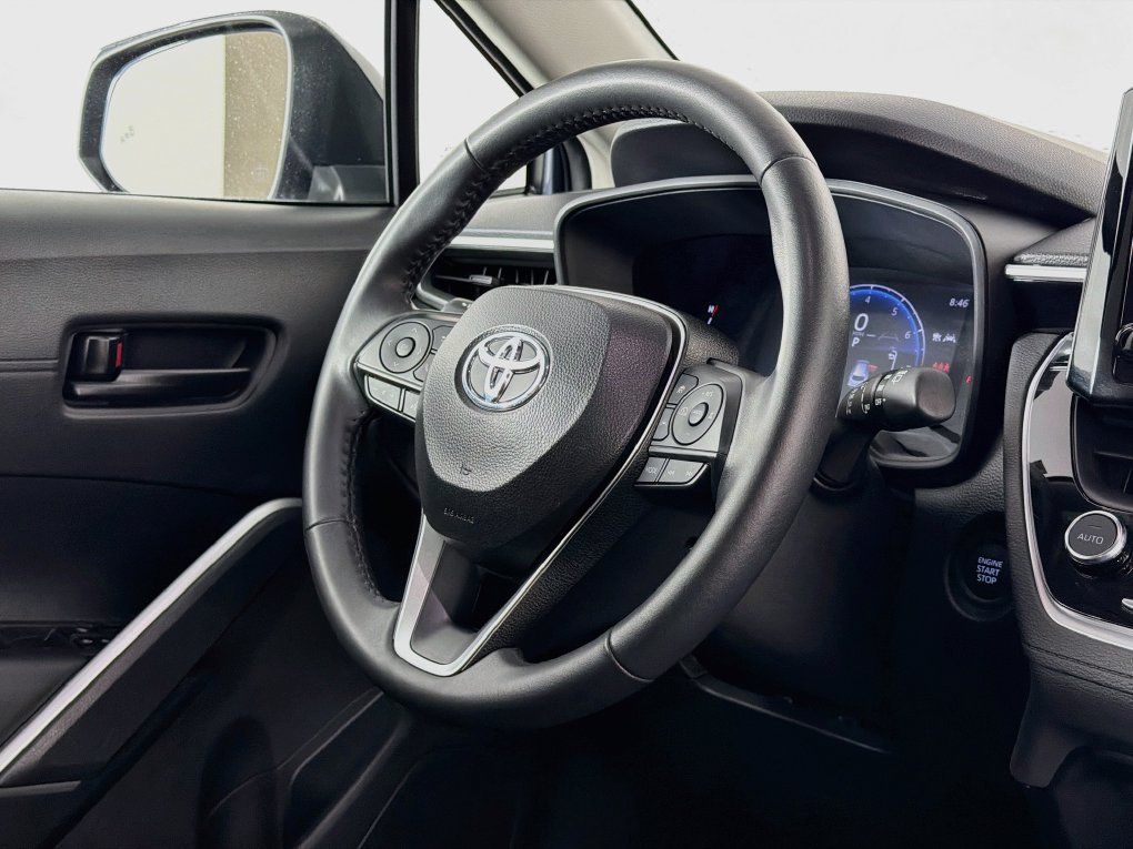 Used 2026 Toyota Corolla Cross LE FWD image 37