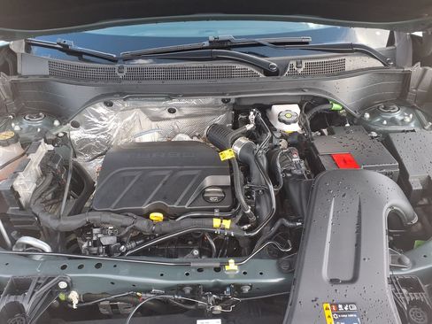 Used 2025 Chevrolet Trax LT FWD image 38