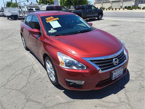 Used 2015 Nissan Altima 2.5 SV FWD image 2