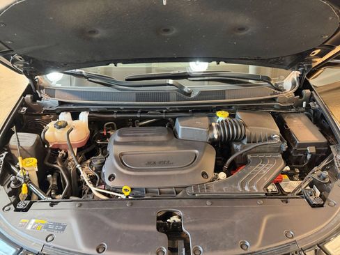 Used 2025 Chrysler Pacifica Limited FWD image 35