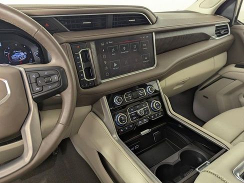 Used 2023 GMC Yukon Denali image 14