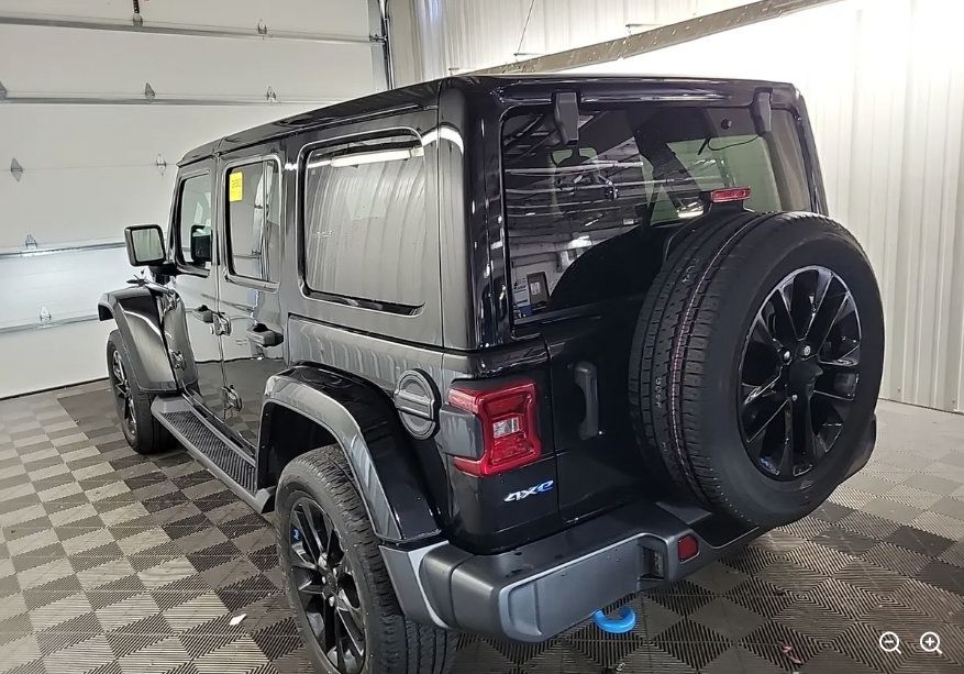 Used 2022 Jeep Wrangler Unlimited Sahara AWD/4WD image 7
