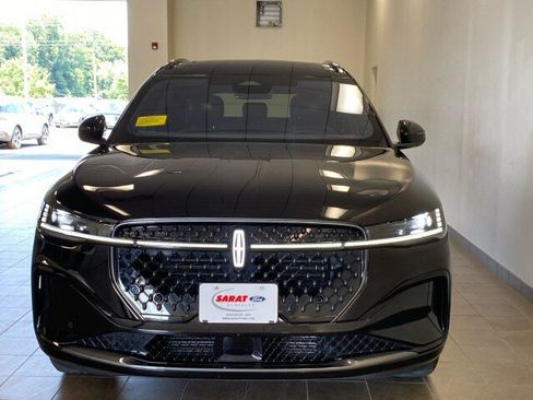 Used 2025 Lincoln Nautilus Reserve w/ Jet Appearance Package AWD/4WD image 3