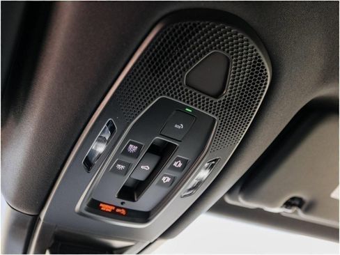 Certified 2025 Porsche Cayenne AWD/4WD image 21