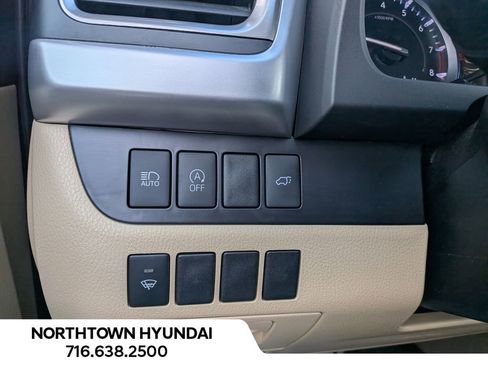 Used 2019 Toyota Highlander XLE image 32