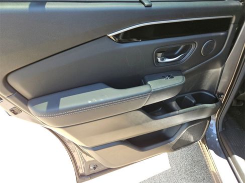 Used 2025 Honda Pilot EX-L image 13