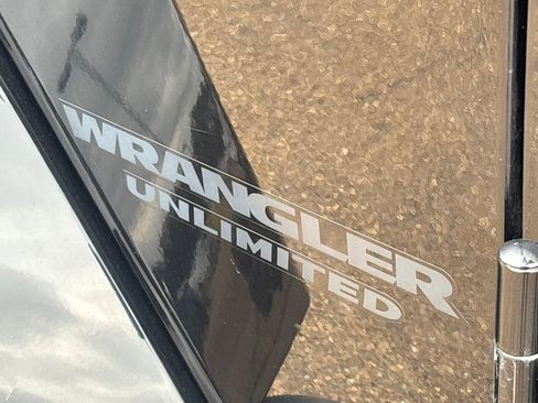 Used 2016 Jeep Wrangler Unlimited Rubicon image 26