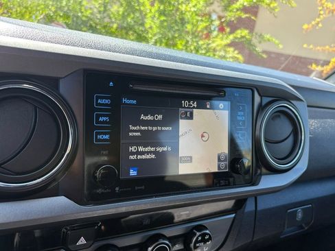 Used 2017 Toyota Tacoma TRD Sport w/ Tow Package (A/T) AWD/4WD image 19