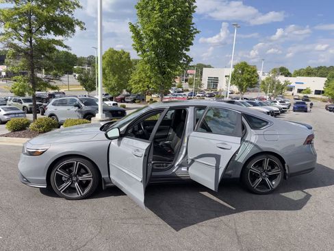 Used 2023 Honda Accord Sport image 17