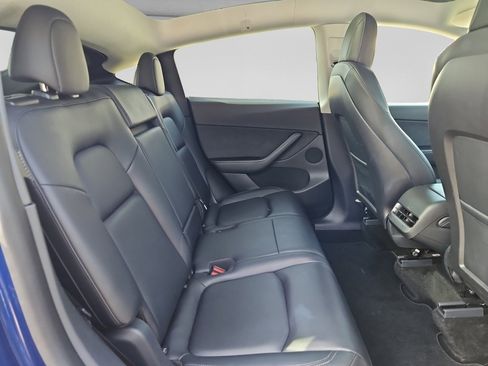 Used 2022 Tesla Model Y Long Range AWD/4WD image 22